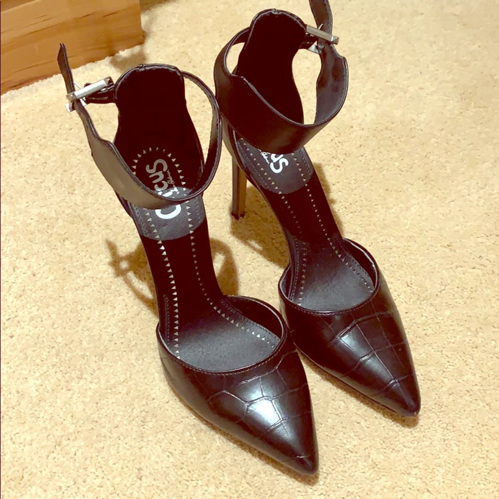 Women’s dress pump